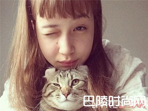 眉下微卷斜刘海好打理吗_平刘海已留腻了吗？这10款刘海发型让你星味十足！