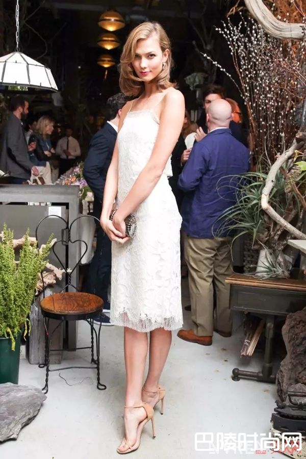 名媛风吊带裙推荐_没条吊带裙怎么过夏天，slip dress在各种场合都百搭