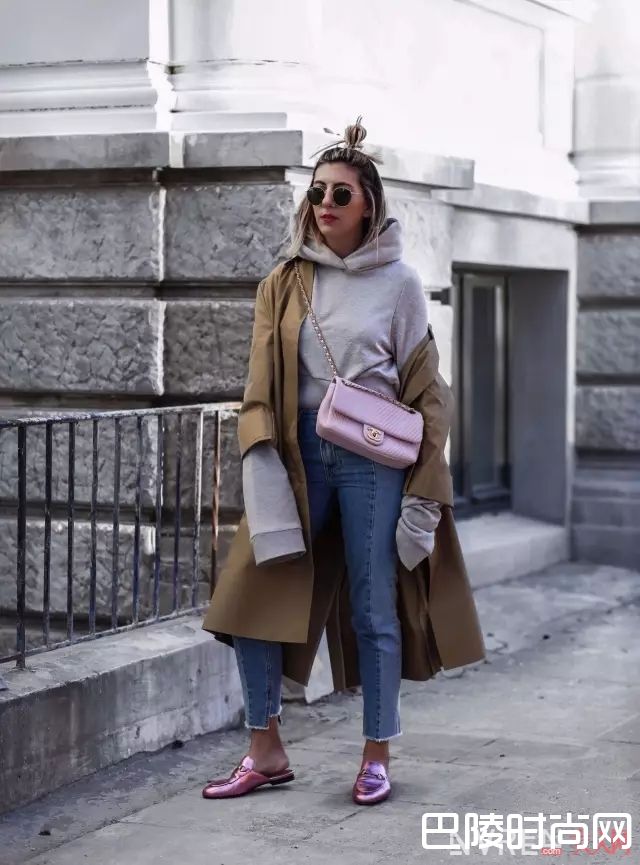 连帽衫配小短裙_要舒适也要时尚?这个春天穿连帽衫就对了!