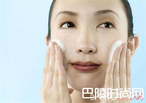 滴入面霜介绍_8个小技巧让你的护肤油发挥出你意想不到的功效