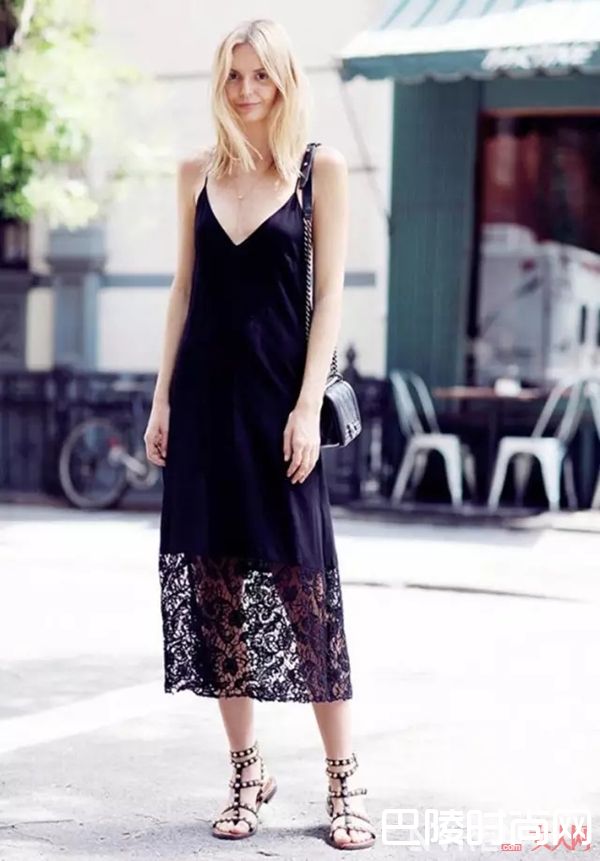 吊带裙单穿_没条吊带裙怎么过夏天，slip dress在各种场合都百搭