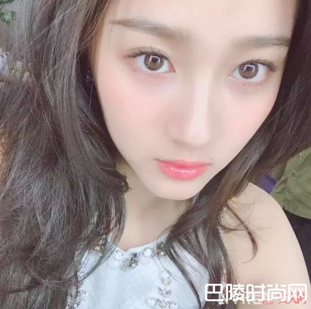 流行自然内双_跟着明星妆容变化，抓住5大美妆新趋势！