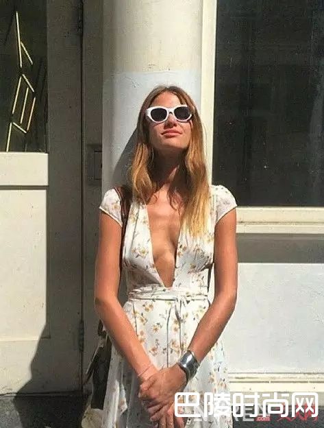 REFORMATION连衣裙_什么是wrap dress?裹身连衣裙？！它能让你高级性感起来！