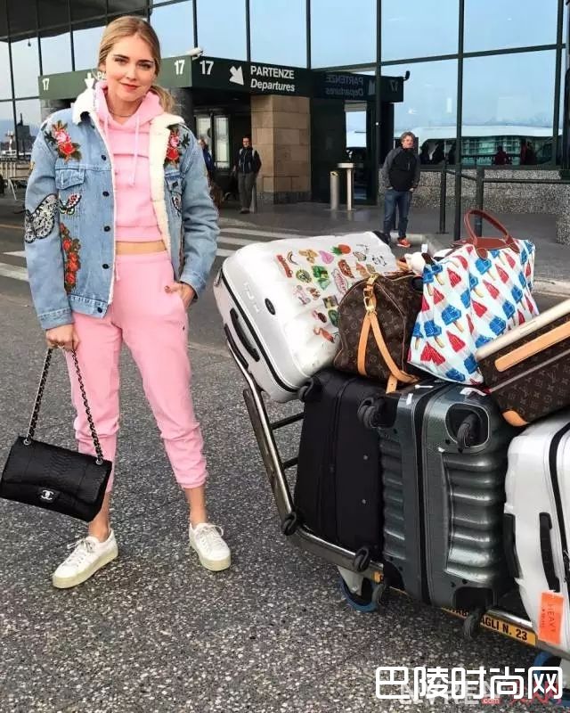 Saint Laurent小白鞋_还买Puma的蝴蝶结？2017最新值得买的小白鞋在这里，杨幂、刘雯都穿过