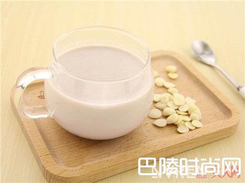 杏仁露介绍_睡前喝这6款饮品 保证你从此告别黑眼圈