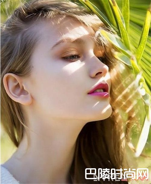 Laura Mercier散粉优点有哪些_天气热怎么定妆?去除油光满面靠哪些粉饼品牌定妆好?