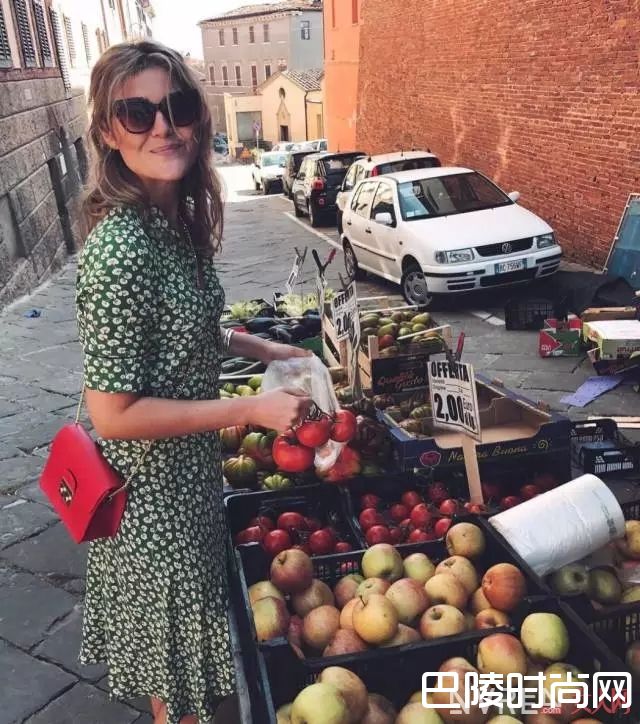 GANNI裹身裙推荐_什么是wrap dress?裹身连衣裙？！它能让你高级性感起来！