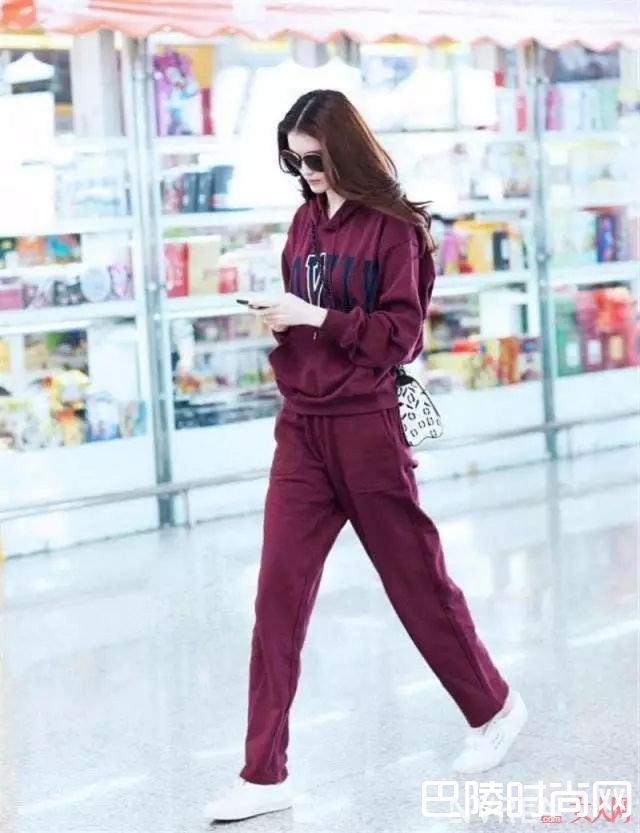 Saint Laurent小白鞋_还买Puma的蝴蝶结？2017最新值得买的小白鞋在这里，杨幂、刘雯都穿过