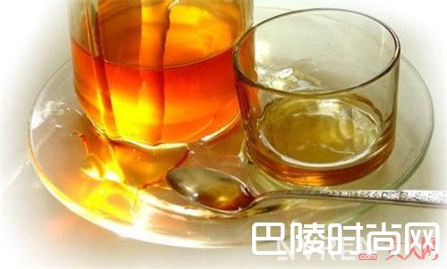 蜂蜜水介绍_睡前喝这6款饮品 保证你从此告别黑眼圈