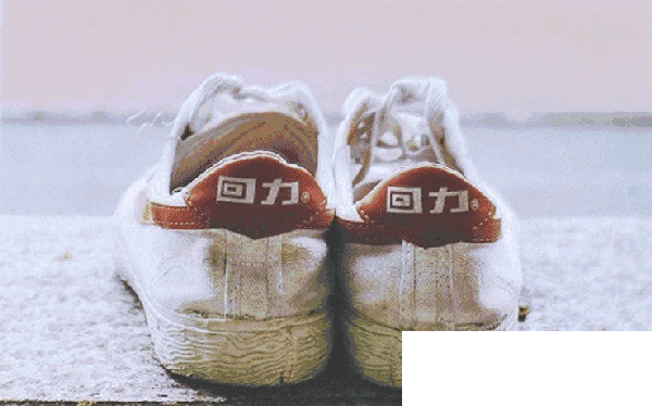 回力 Warriors_百搭不止小白鞋 这5双运动鞋堪称“时尚神话”
