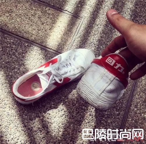 回力 Warriors_百搭不止小白鞋 这5双运动鞋堪称“时尚神话”