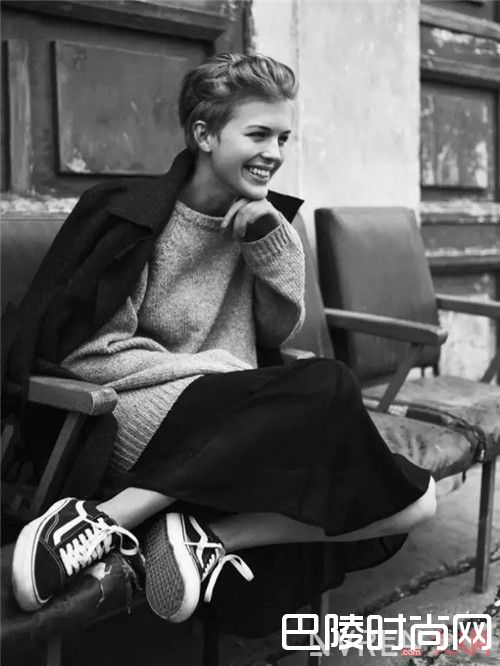 Vans Old Skool_百搭不止小白鞋 这5双运动鞋堪称“时尚神话”