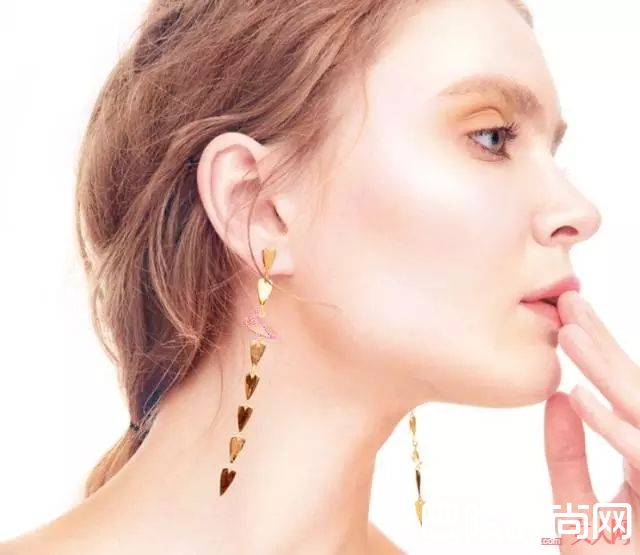 相亲戴的耳环推荐_我的耳畔有万种风景 9款别致长耳坠推荐