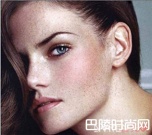 脸上的斑都有什么_如何才能治疗你脸上的斑斑锈迹？主要还是得根治