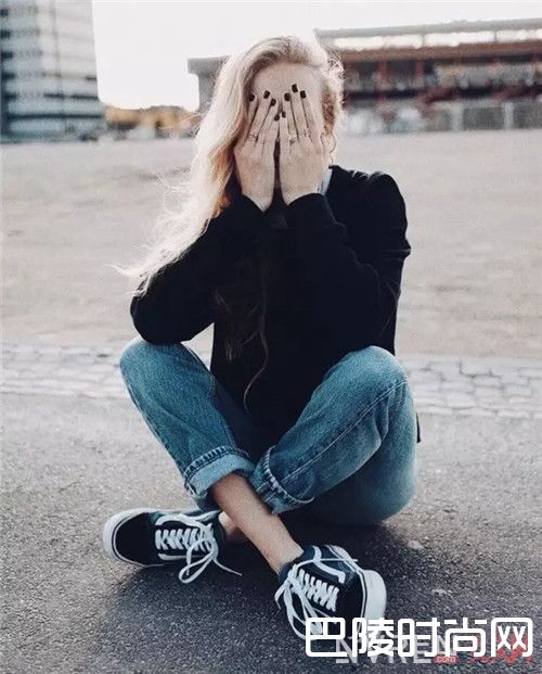 Vans Old Skool_百搭不止小白鞋 这5双运动鞋堪称“时尚神话”