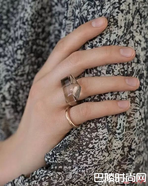 Kathleen Whitaker_这5个小众首饰品牌设计独特又便宜，很容易卖断货