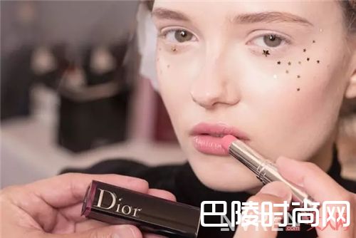 Dior口红推荐_今年春夏最火的8只口红 颜色都帮你挑好了！