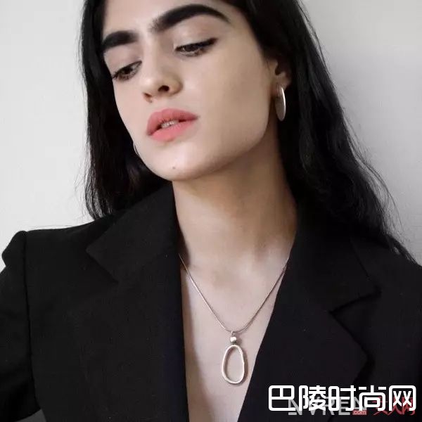 Young Frankk_这5个小众首饰品牌设计独特又便宜，很容易卖断货