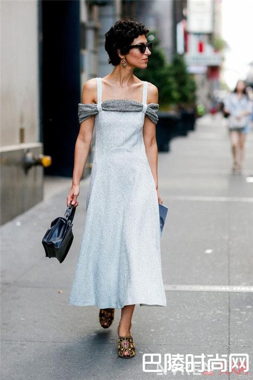 露肩吊带裙怎么搭配街头潮范十足_今年流行哪种气质连衣裙？怎么搭配让你美如画，仙气飘飘