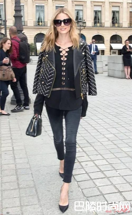 女人为什么需要一双黑色高跟鞋_女生衣橱中最重要的10件必备单品是什么?