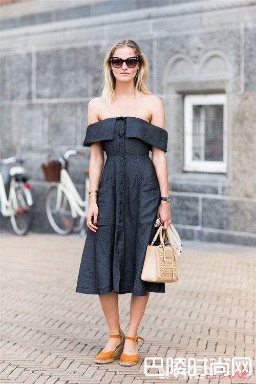 荷叶边露肩连衣裙怎么穿出甜蜜感_今年流行哪种气质连衣裙?怎么搭配让你美如画,仙气飘飘