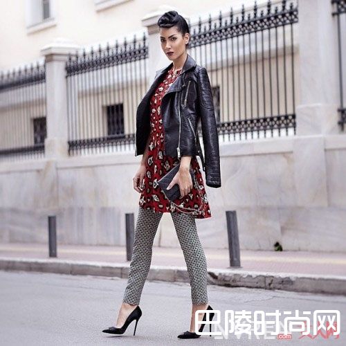 小白鞋搭配什么有清新范_女生衣橱中最重要的10件必备单品是什么?