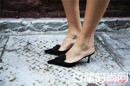 猫跟鞋搭配什么优雅又气质_时髦女孩最爱的鞋子有哪几款？推荐这几款舒适又潮流的鞋子