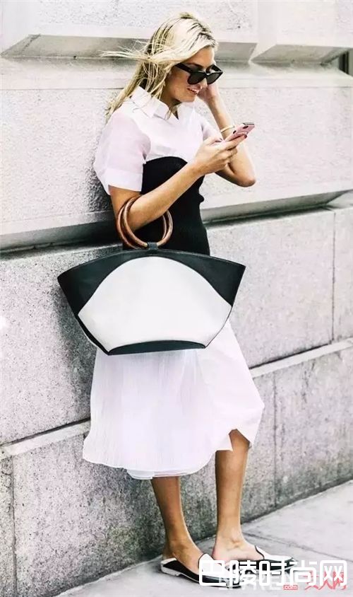 紧身胸衣怎么穿_她们都开始内衣外穿露bra了!你敢大胆尝试吗?