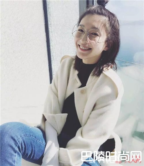 金属框眼镜_脸大怎么办?这4款眼镜让你时尚又显脸小!