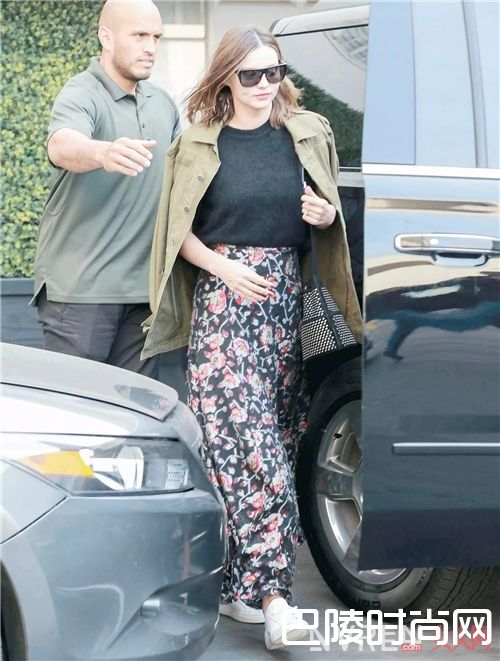 未来感太阳镜_脸大怎么办?这4款眼镜让你时尚又显脸小!