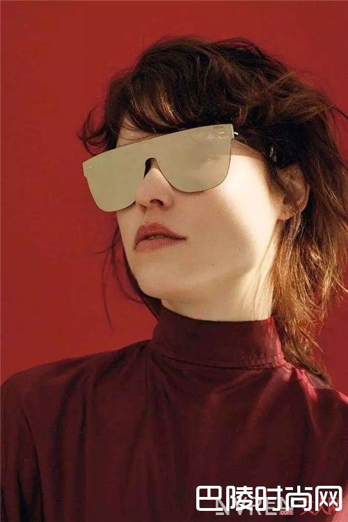 未来感太阳镜_脸大怎么办？这4款眼镜让你时尚又显脸小！