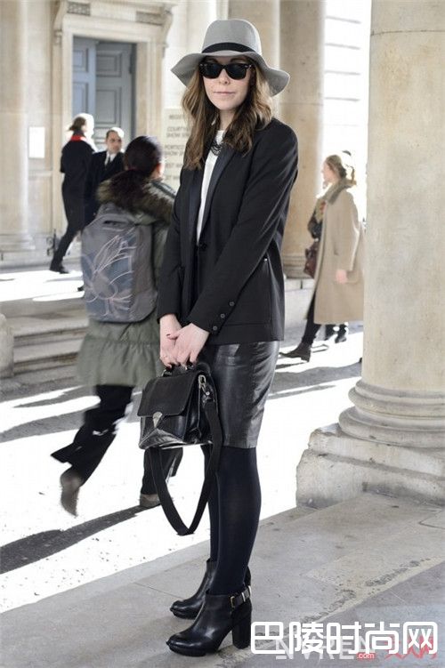 西装外套搭配什么好看_女生衣橱中最重要的10件必备单品是什么？