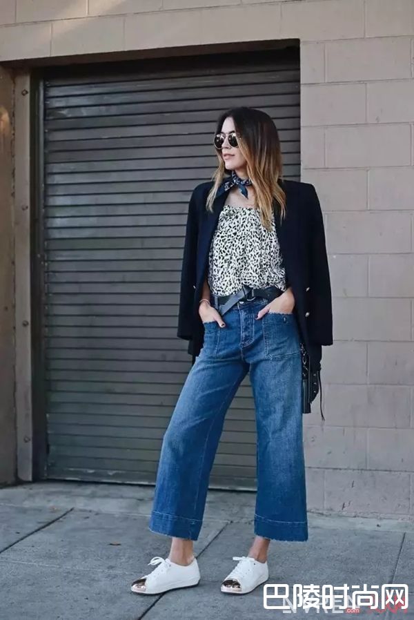 阔腿牛仔裤怎么搭配_腿粗妹子的福音 今年流行的牛仔裤完美遮挡你的小粗腿