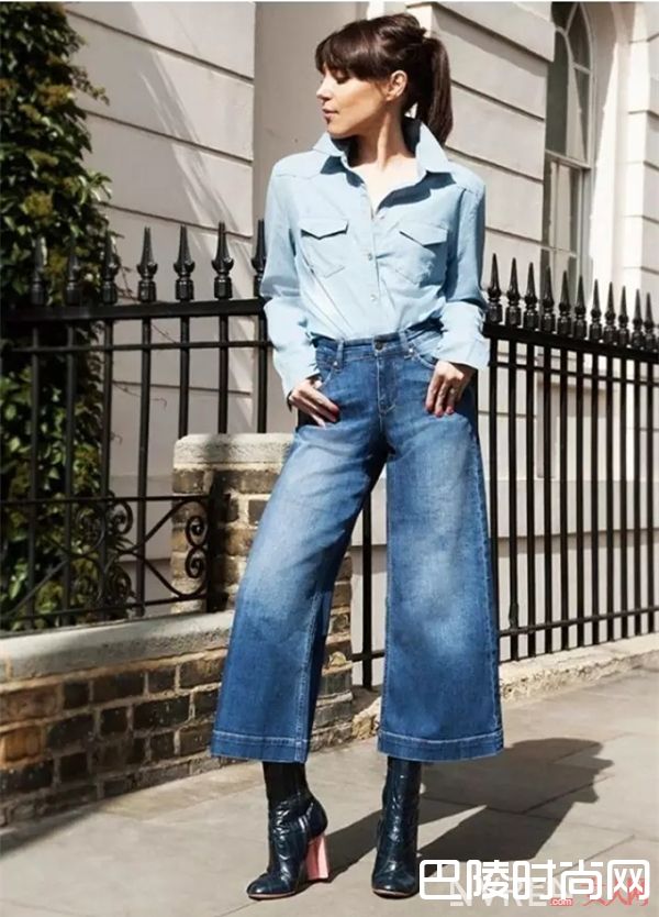 阔腿牛仔裤怎么搭配_腿粗妹子的福音 今年流行的牛仔裤完美遮挡你的小粗腿