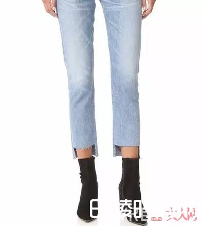 直筒牛仔裤怎么搭配_腿粗妹子的福音 今年流行的牛仔裤完美遮挡你的小粗腿