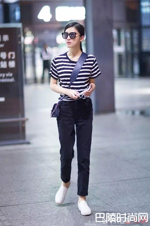 直筒牛仔裤怎么搭配_腿粗妹子的福音 今年流行的牛仔裤完美遮挡你的小粗腿