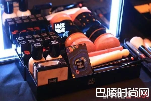玛丽黛佳_盘点百元左右，不输大牌超好用的38个平价彩妆品牌！