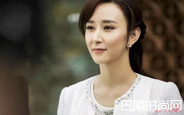 怎么化妆才能不显脏_同样是影后，为什么周冬雨的妆比章子怡干净100倍？