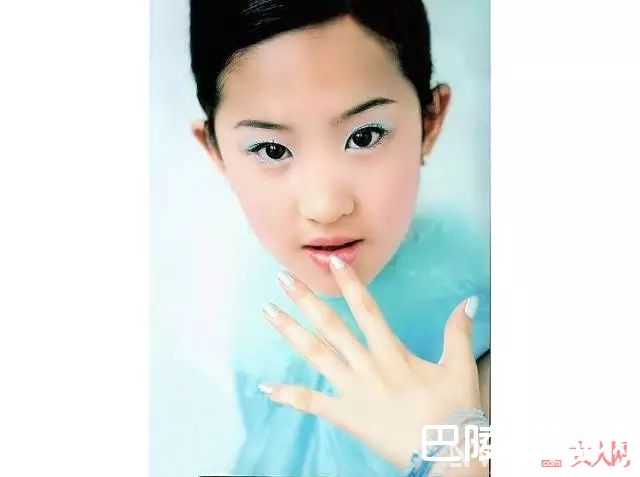 怎么画彩妆才不会显脏_同样是影后，为什么周冬雨的妆比章子怡干净100倍？