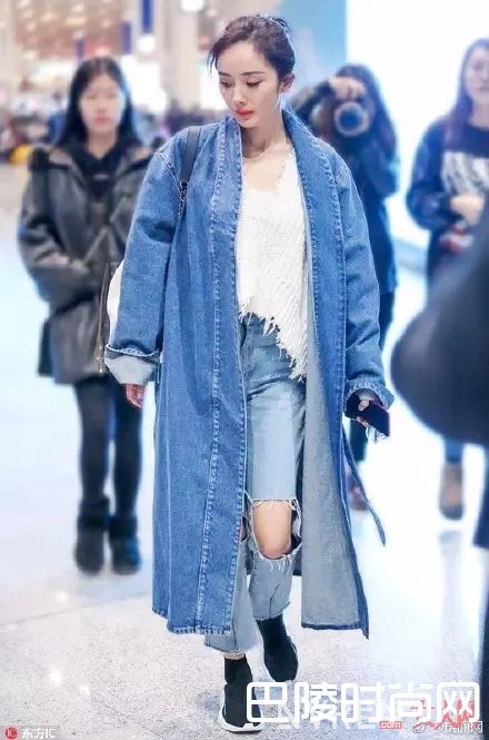 明星同款牛仔_永不过时的百搭神器 牛仔要怎么穿搭最好看