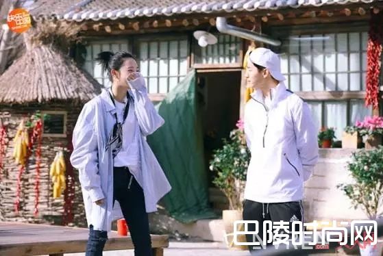 明星同款牛仔_永不过时的百搭神器 牛仔要怎么穿搭最好看