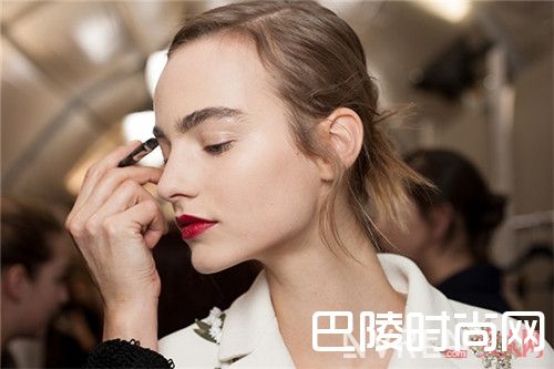 BOBBI BROWN丰润修复眼霜简介_女人一生中值得拥有的10大眼霜,你用过了没?