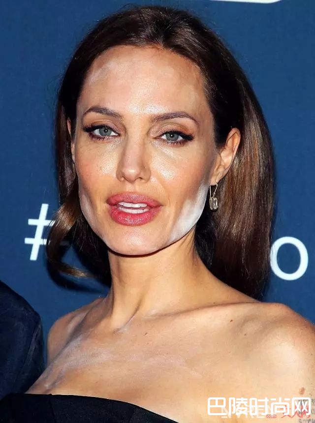 清透自然的底妆怎么画_同样是影后，为什么周冬雨的妆比章子怡干净100倍？