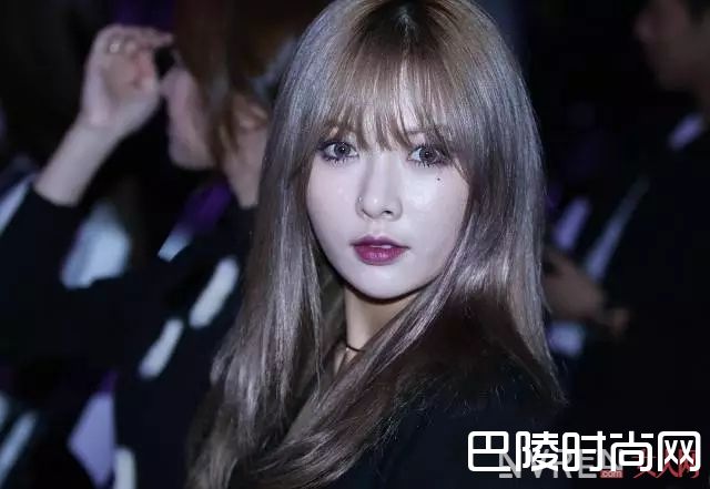 清透自然的底妆怎么画_同样是影后，为什么周冬雨的妆比章子怡干净100倍？