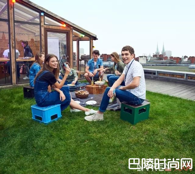 职场休闲牛仔怎么穿_永不过时的百搭神器 牛仔要怎么穿搭最好看