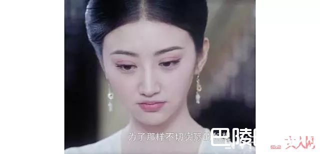 怎么画彩妆才不会显脏_同样是影后，为什么周冬雨的妆比章子怡干净100倍？