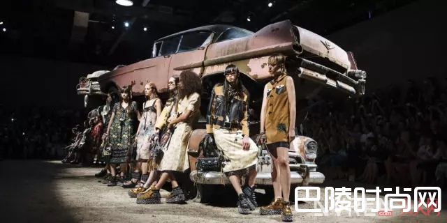 日本有哪些赠品超值的时尚杂志_50元就能把Gucci、Burberry带回家？去日本必买的5本时尚杂志