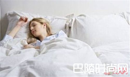 睡眠不足_再贵的护肤品都无法拯救你脸上的瑕疵 你是不是做了这7种恶习