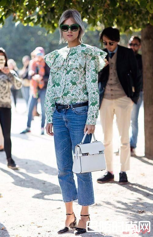 2017年春夏值得入手的印花单品是什么_2017年春夏流行开满花的衣服，怎么穿搭美爆了？