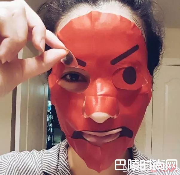 Emoji限量版美妆品_彩妆也要萌萌哒 最近新出的跨界抢钱天团有哪些？